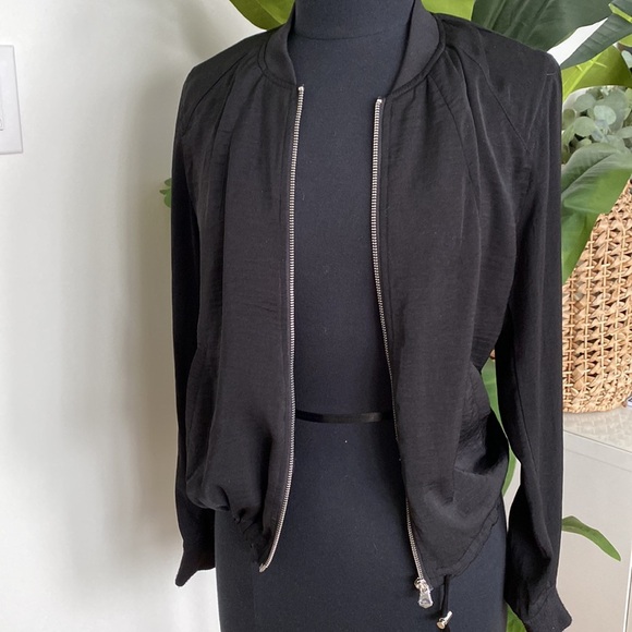 H&M Divided Lightweight Bomber Jacket - Picture 2 of 7